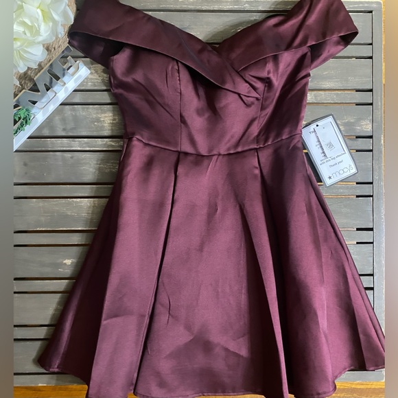 B. DARLIN brand DRESS (Juniors) - Picture 3 of 10